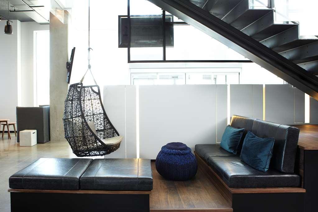 Alt Hotel Toronto Airport Миссиссага Интерьер фото