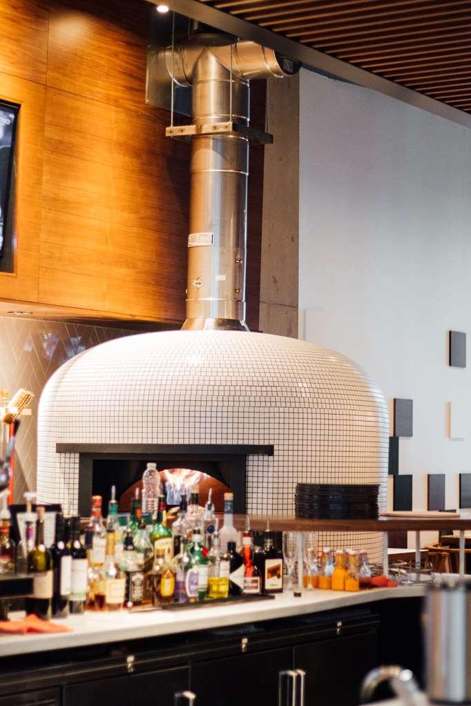 Alt Hotel Toronto Airport Миссиссага Ресторан фото