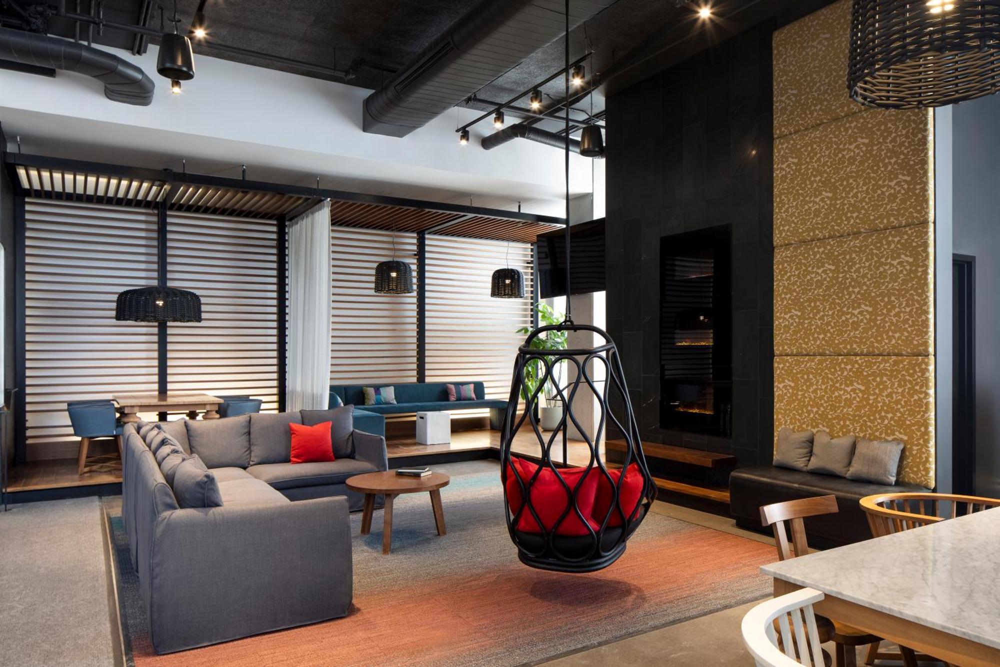 Alt Hotel Toronto Airport Миссиссага Экстерьер фото