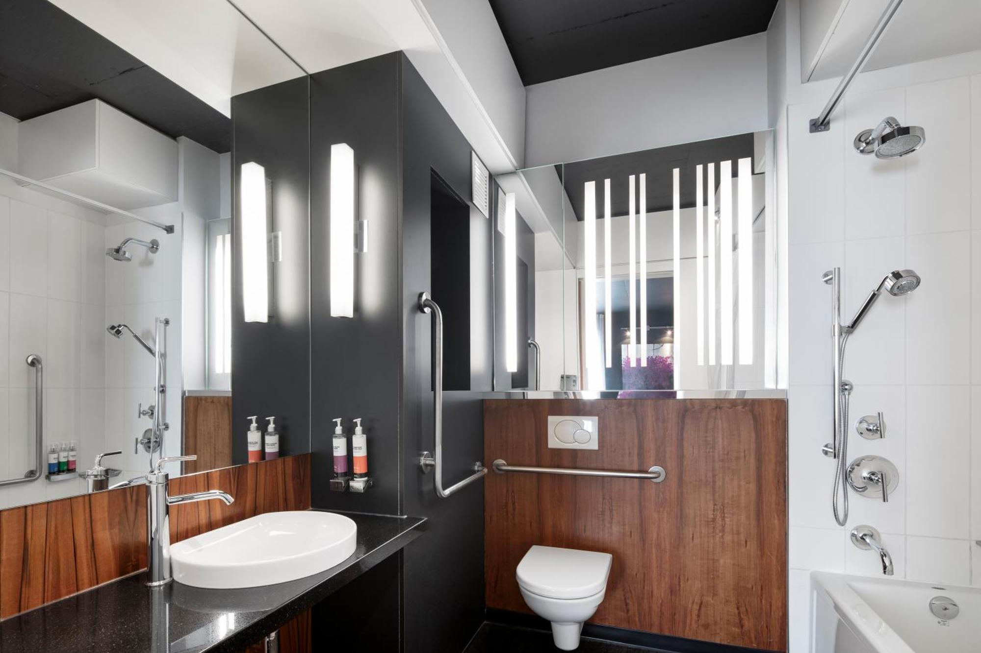 Alt Hotel Toronto Airport Миссиссага Экстерьер фото