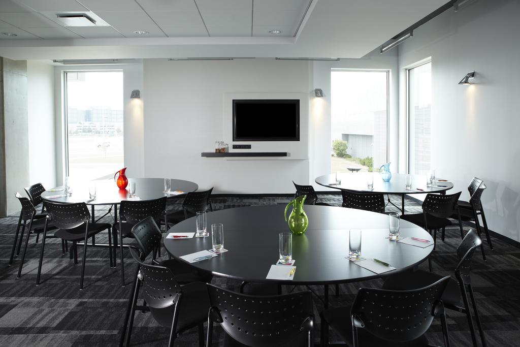 Alt Hotel Toronto Airport Миссиссага Экстерьер фото