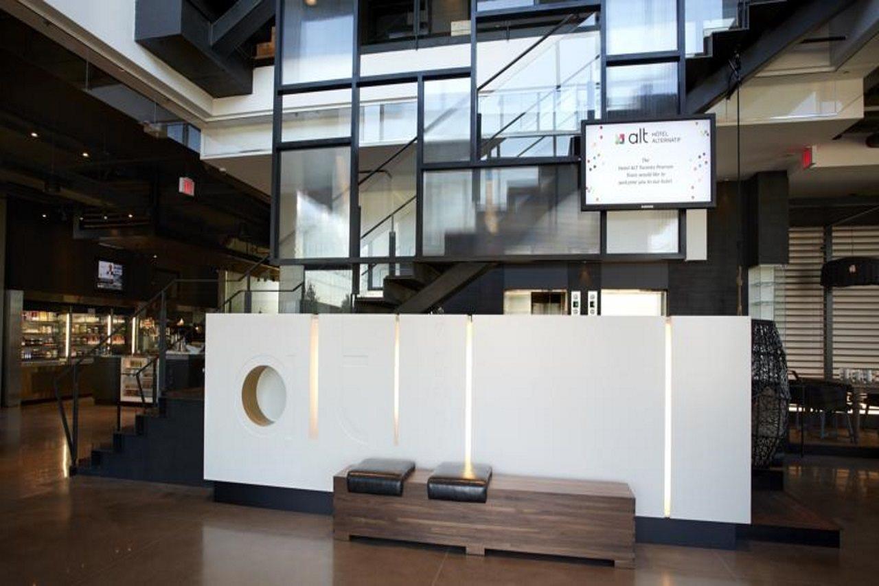 Alt Hotel Toronto Airport Миссиссага Экстерьер фото
