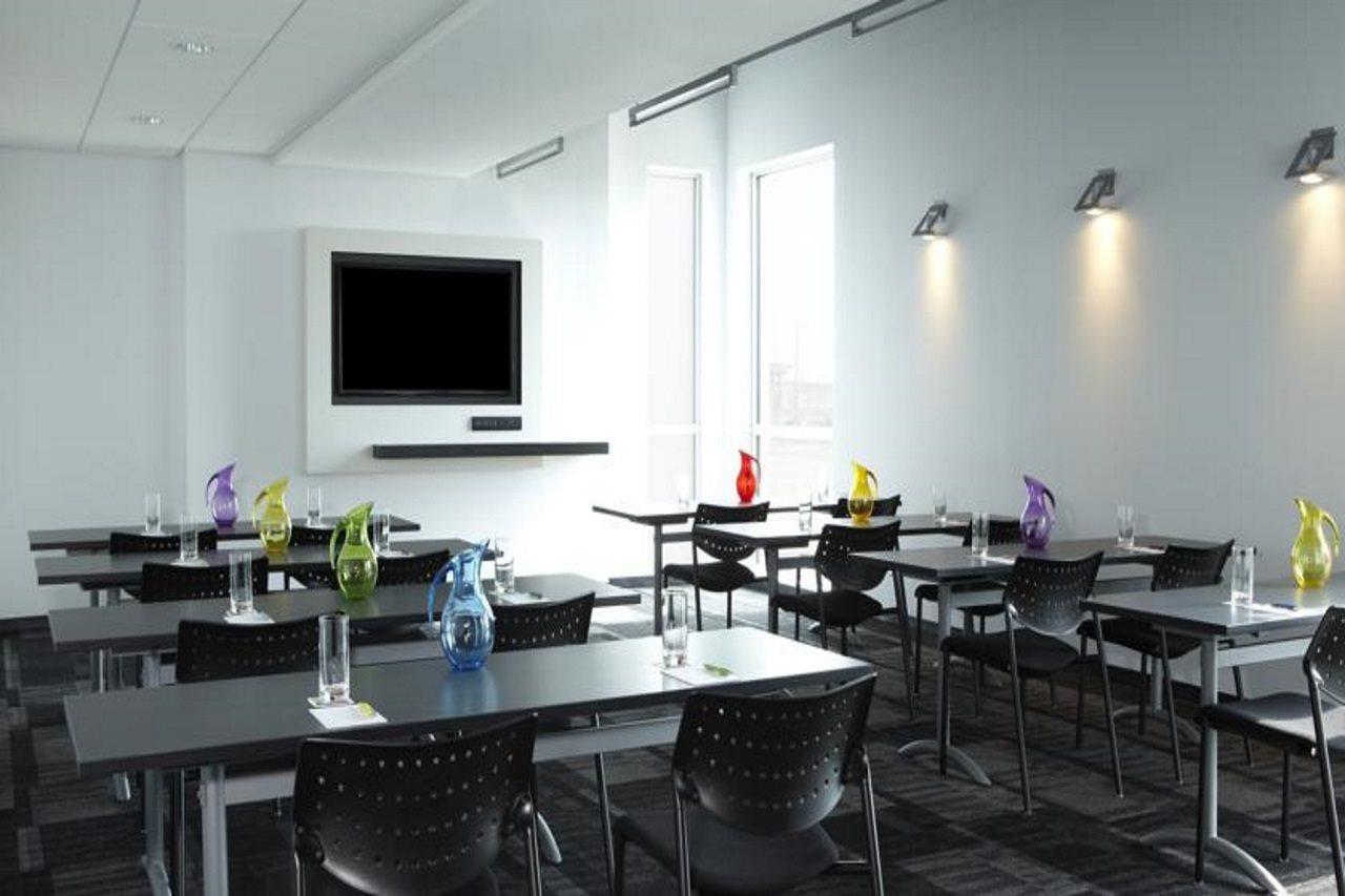 Alt Hotel Toronto Airport Миссиссага Экстерьер фото